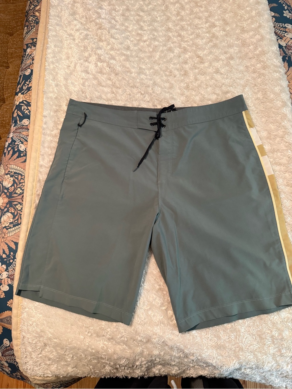 Men's Hurley Swim Trunks with Side Stripe, Pocket, Size 36